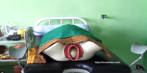 Contoh iklan produk manekin persalinan