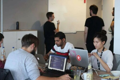 Transform your skills with our immersive Data Analytics Bootcamp, designed for real-world impact. In this intensive 480-hour program, you’ll master Python, R, SQL, and build predictive models and interactive dashboards. Through three hands-on projects, you will gain experience in data mining, clustering, and business analytics, creating a job-ready portfolio to showcase your abilities. Our methodology is learning-by-doing, with a personal mentor to guide you. Flexible online full-time or part-time options make it accessible whether you’re changing careers or upskilling. Visita: https://ubiqum.com/en/what-will-you-learn-in-a-data-analytics-course/